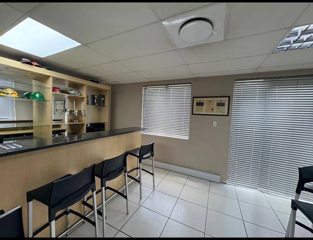 590M² OFFICE FOR SALE IN MIDRIDGE PARK